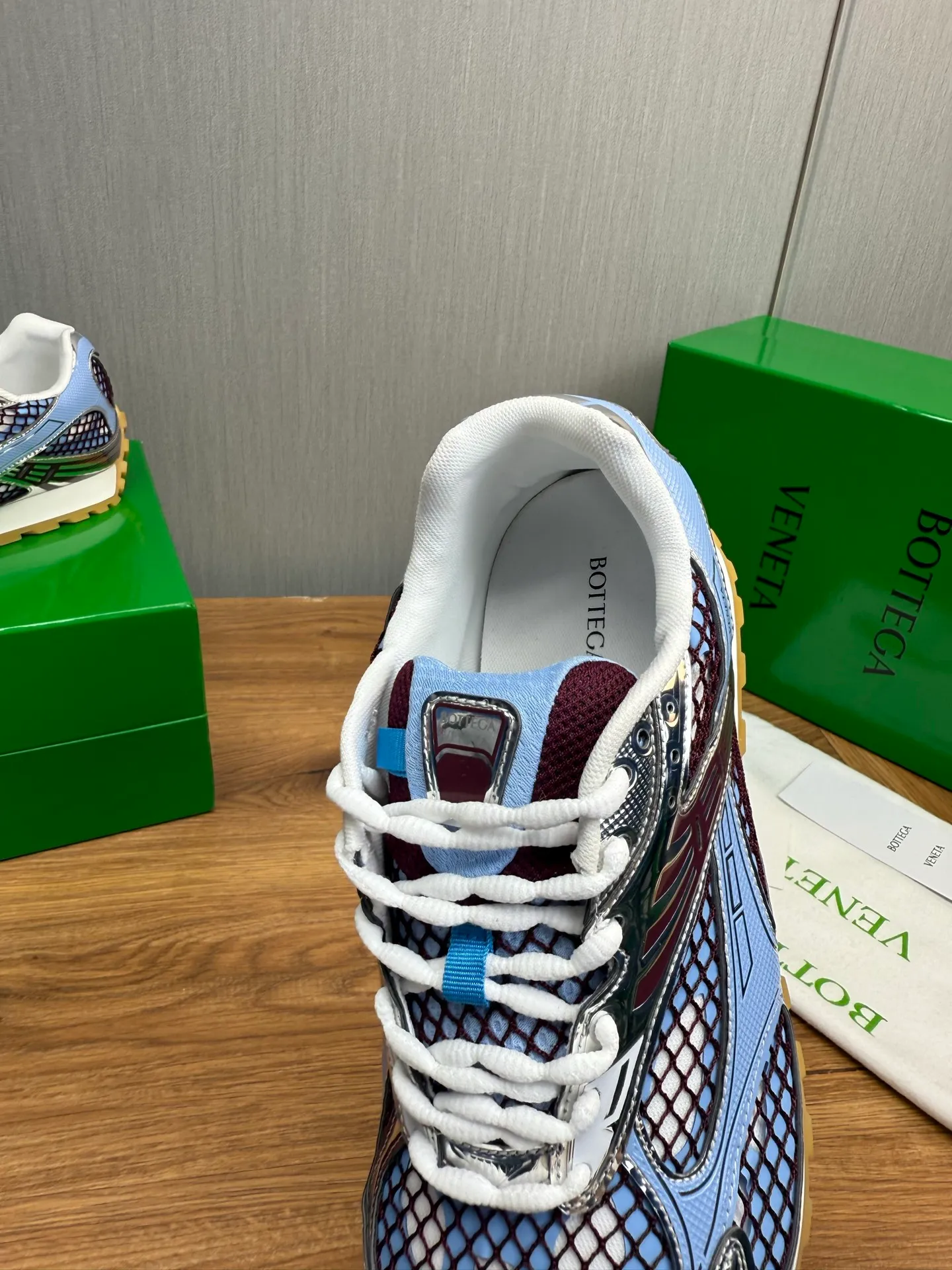 Men's men's shoes 💰620💰 BV top version 𝘽𝙊𝙏𝙏𝙀𝙂𝘼 𝙑𝙀𝙉𝙀𝙏𝘼 Orbit sneakers Wang Yibo same style couple style dad shoes 🩷💚 Runner sneakers, made of lightweight technical mesh fabric. Features a geometric patterned rubber outsole. Pay attention to the package craftsmanship ❕ High version shipping ❗️ Very nice, durable to play with and durable to make ✔️ Standard version 💯💯 The outsole is made of color-blocked TPU outsole. Women’s model 35-41 (40 41 customized) Men’s model 39-46 (45.46 customized) Equipped with original packaging